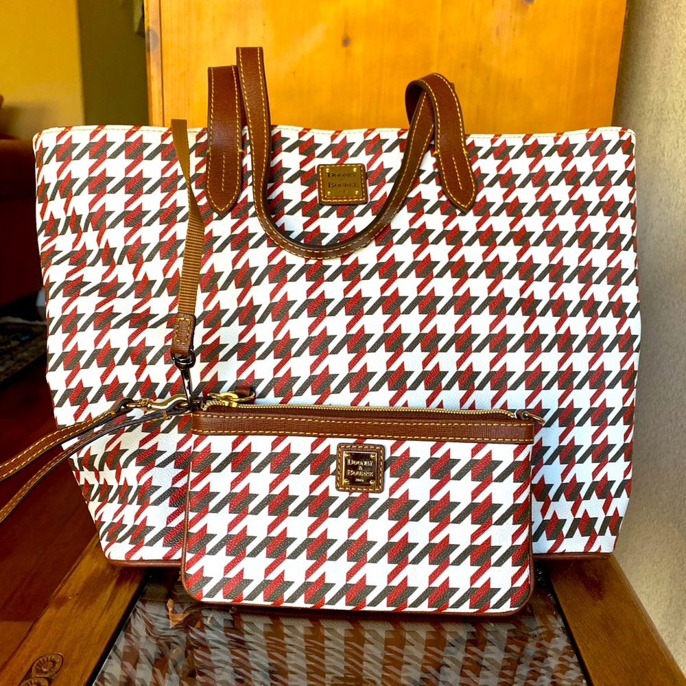 Dooney & Bourke Large Tote